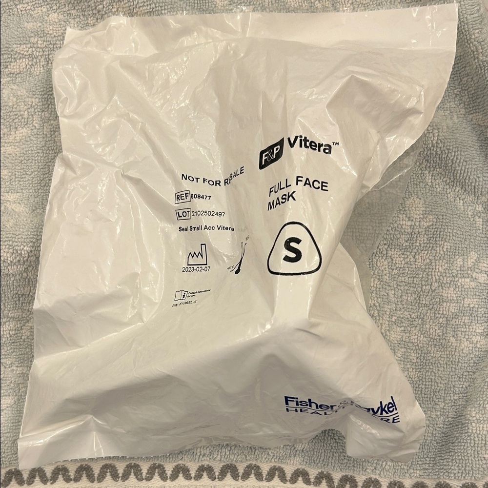F&P Vitera Full Face Mask - Size Small Never opened